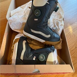 Vans Encore Pro Women’s Snowboard Boots with double BOA System. Size 9